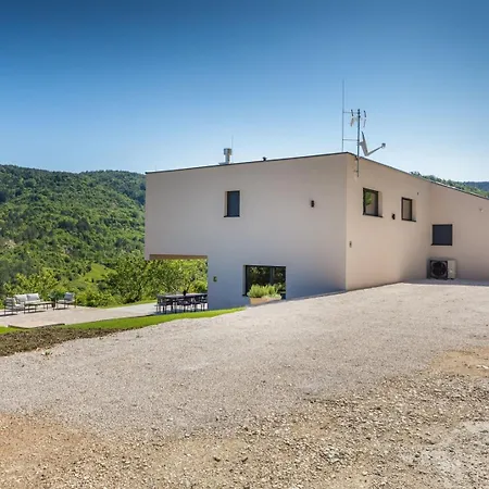 Butoniga Hills Villa *