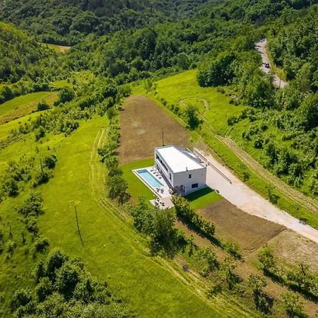 Butoniga Hills فيلة بازين
